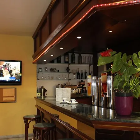 Eurohotel Paris Nord ホテル 2*